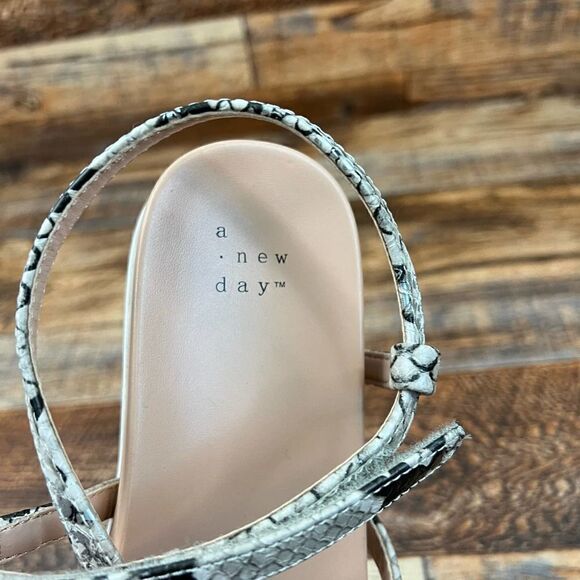 NWT A New Day Reptile Print Strappy Flat Ankle Strap Thong Sandals Shoes 7.5 - Picture 8 of 8